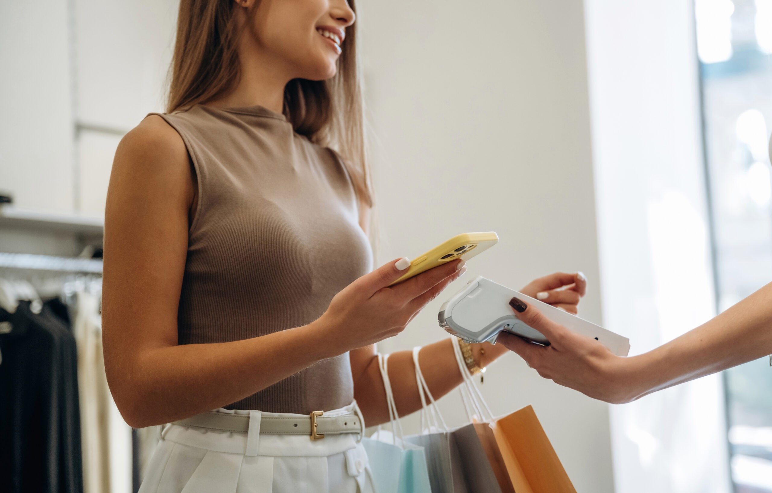 mobile card reader UK contactless payment transaction in retail environment